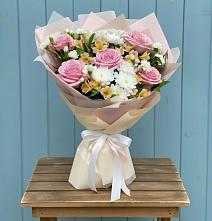 Букет цветов из:  Гвоздики, Орхидеи и Розы в Инженерный-1