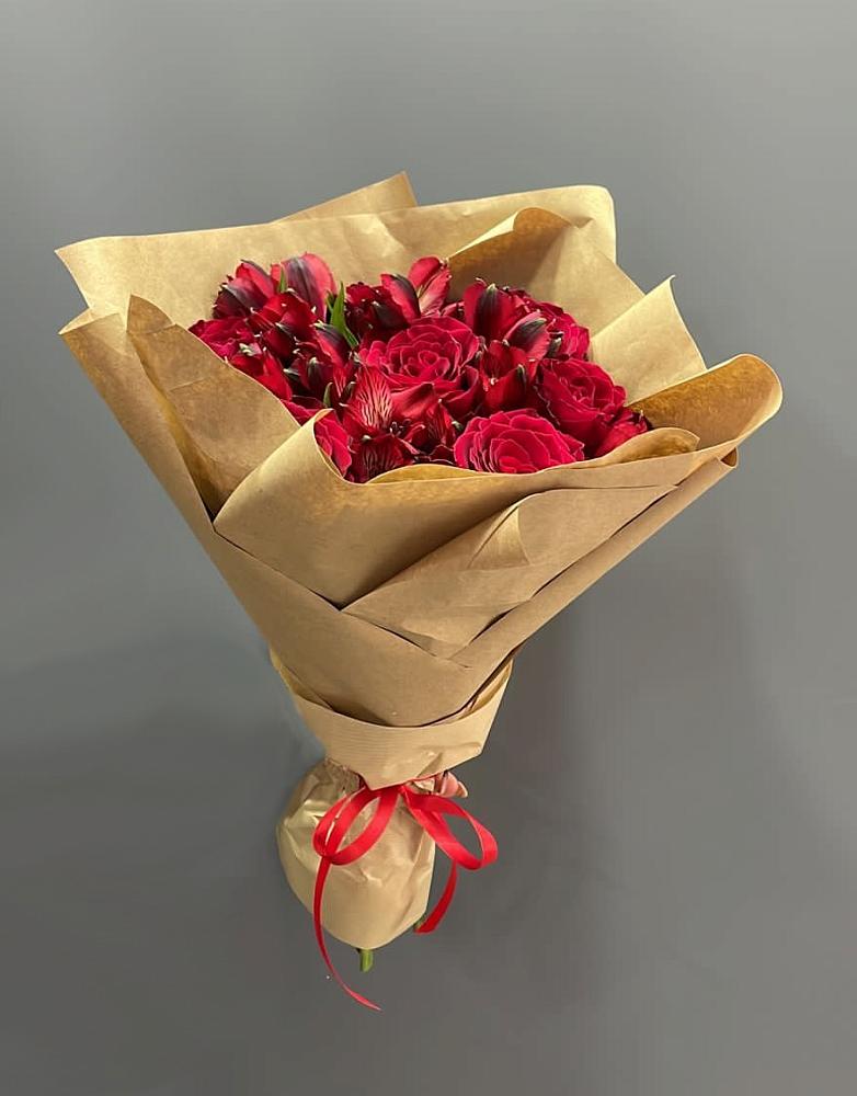 Букет цветов из: Альстромерии и Розы в Инженерный-1