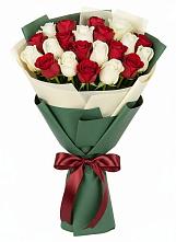 Букет Микс из красных и белых роз в Инженерный-1