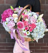 Композиция солнечный день в Инженерный-1 Цветочная композиция из Розы, Хризантемы, Пионы и Лизиантусы в корзине в Инженерный-1
