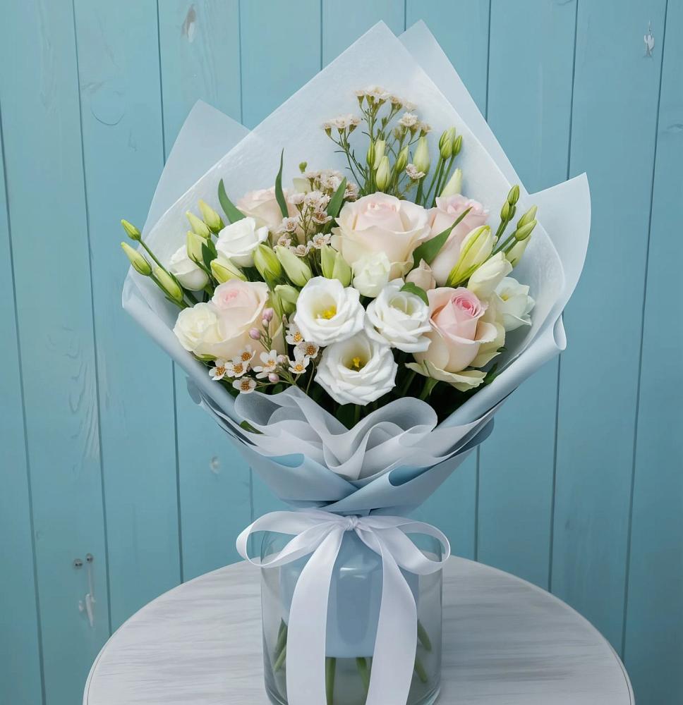 Букет цветов из: Розы и Лизиантусы в Инженерный-1