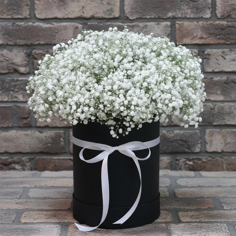 Цветочная композиция из Гипсофила в шляпной коробке в Инженерный-1