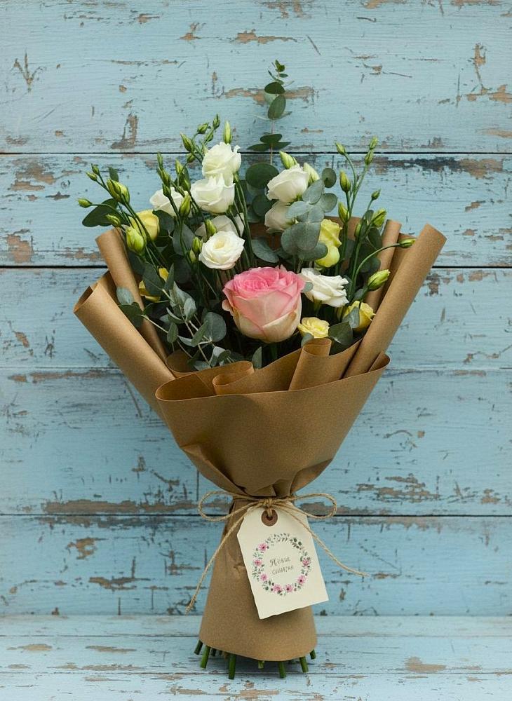 Букет цветов из: Розы и Лизиантусы в Инженерный-1