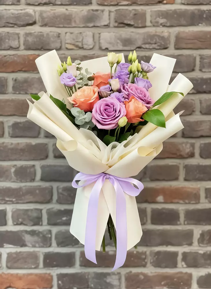 Букет цветов из: Лизиантусы и Розы в Инженерный-1