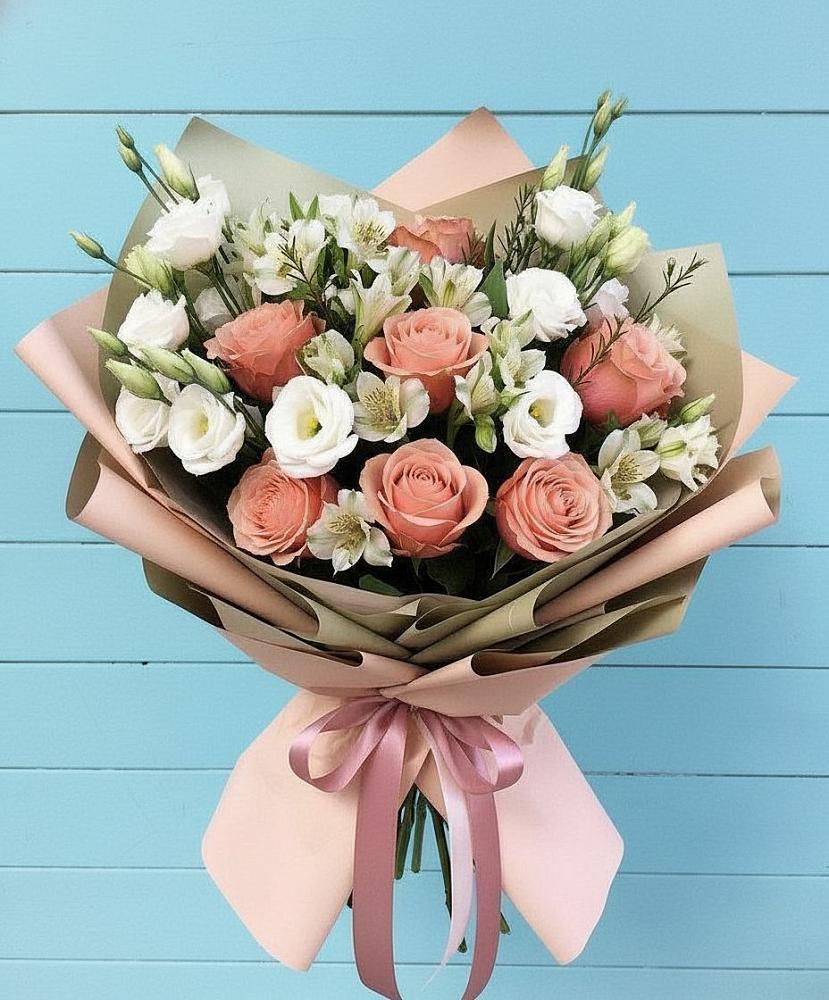 Букет цветов из: Розы, Альстромерии и Лизиантусы в Инженерный-1