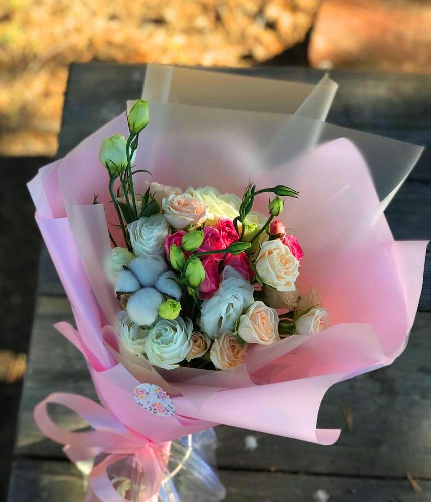 Букет цветов из: Розы и Лизиантусы в Инженерный-1