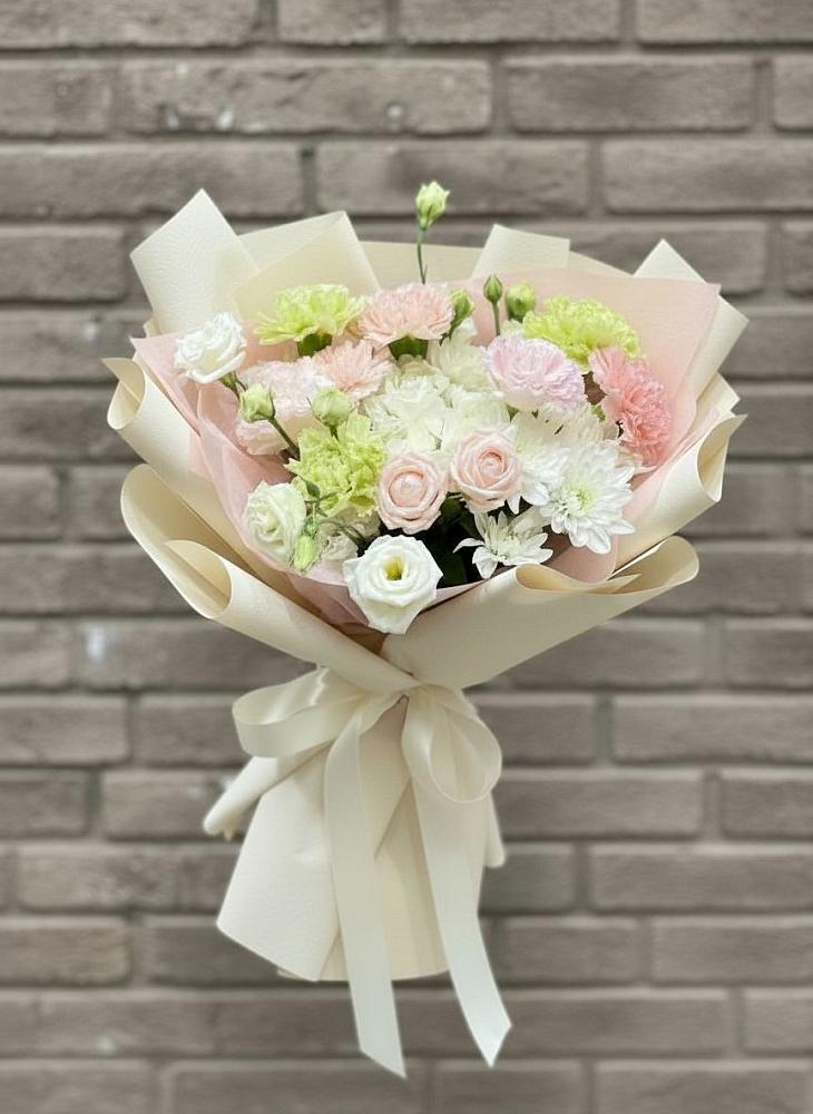 Букет цветов из: Гвоздики, Розы, Лизиантусы и Хризантемы в Инженерный-1