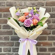 Букет цветов из:  Лизиантусы и Розы в Инженерный-1