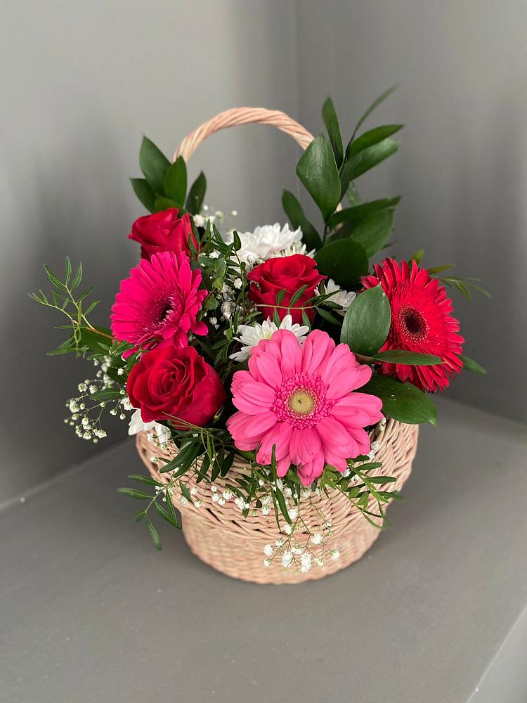 Цветочная композиция из Розы, Хризантемы и Герберы в корзине в Инженерный-1