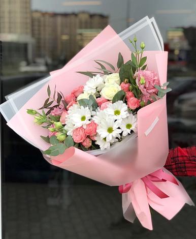 Букет цветов из: Розы, Лизиантусы и Хризантемы в Инженерный-1