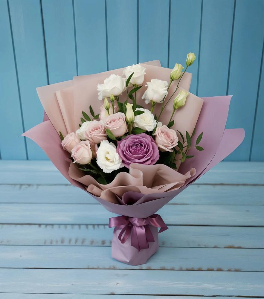 Букет цветов из: Розы и Лизиантусы в Инженерный-1